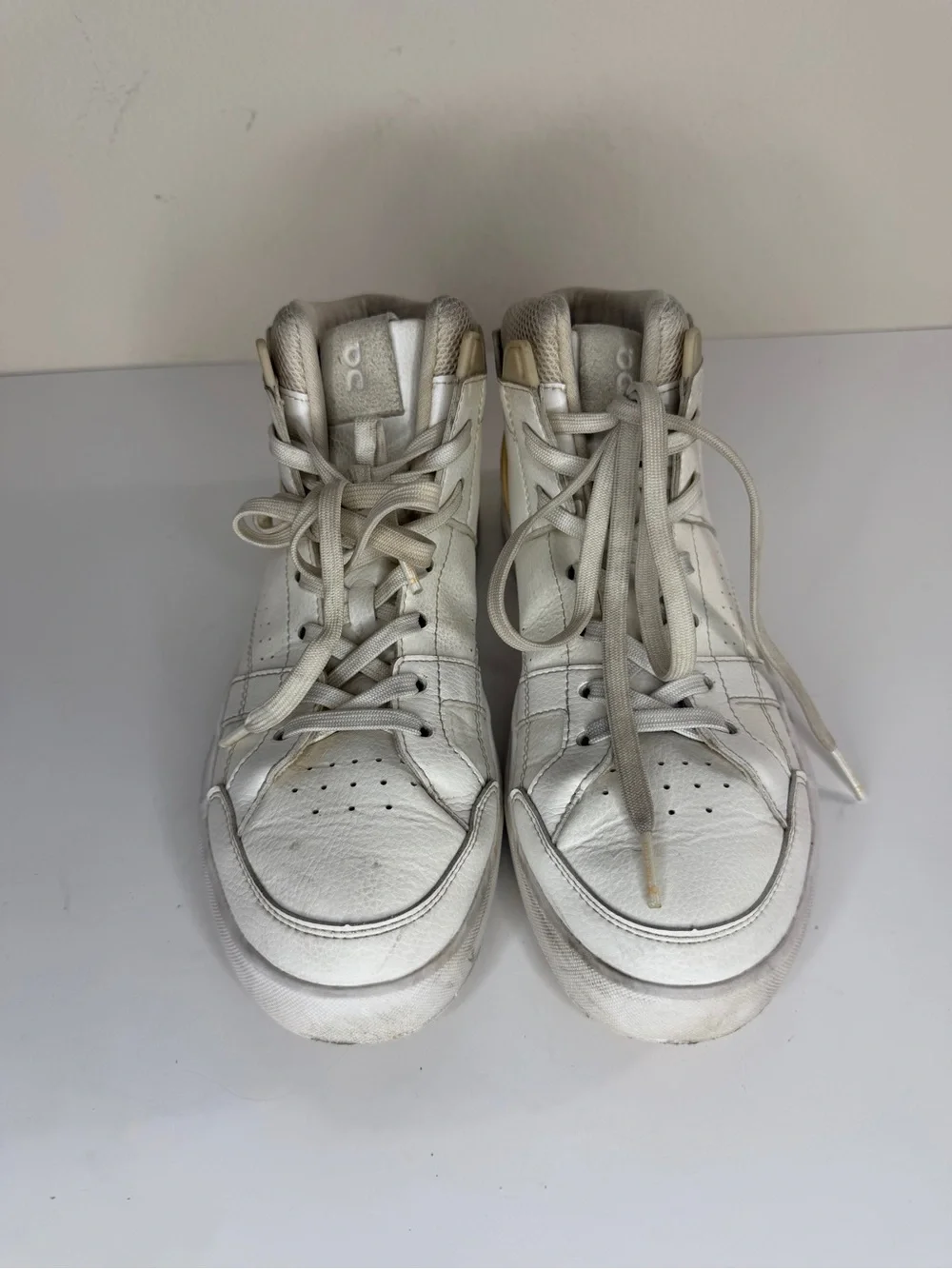 On Cloud The Roger Clubhouse Mid Women’s Size 7.5 Beige/white